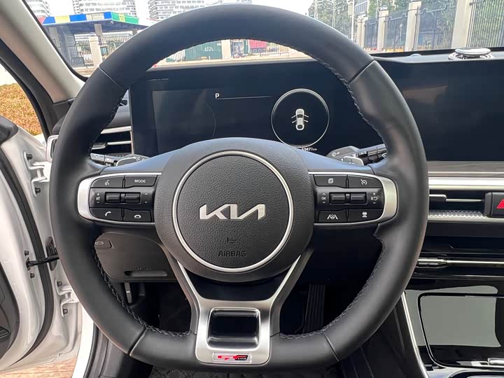 Фото 14 - Kia K5