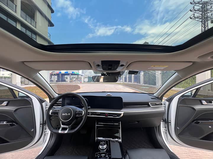 Фото 16 - Kia K5