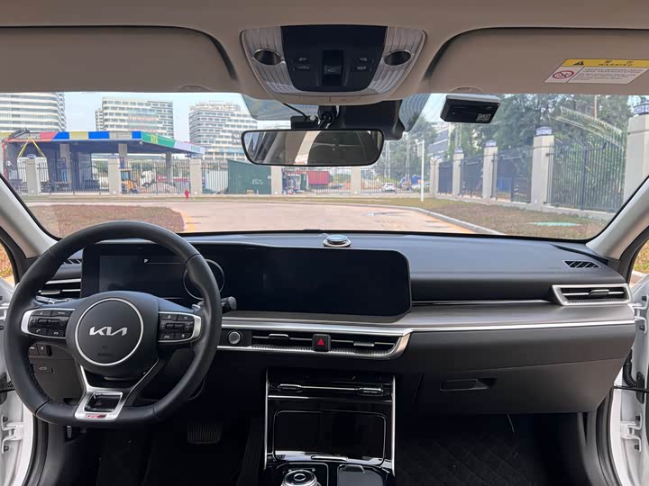 Фото 17 - Kia K5