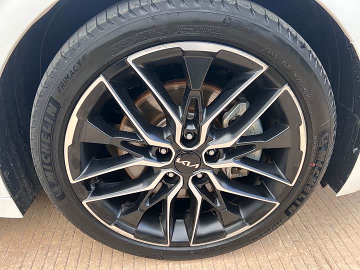 Фото 18 - Kia K5