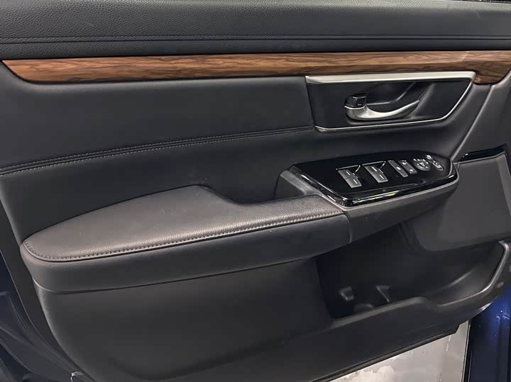 Фото 10 - Honda CR-V