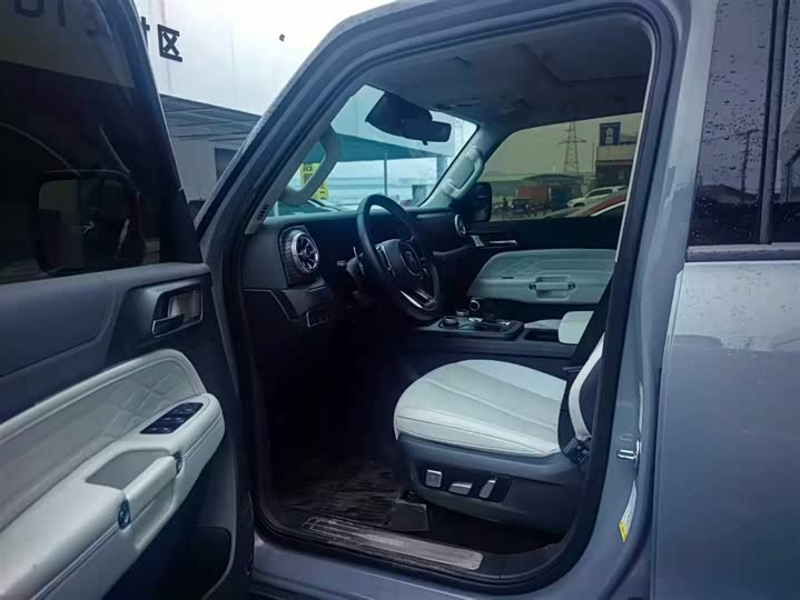 Фото 3 - Tank 300 Hybrid