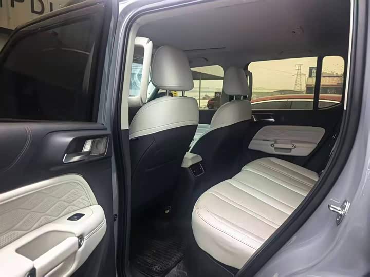 Фото 6 - Tank 300 Hybrid