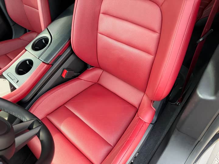 Фото 10 - Porsche Taycan