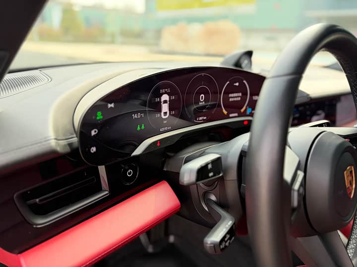 Фото 13 - Porsche Taycan