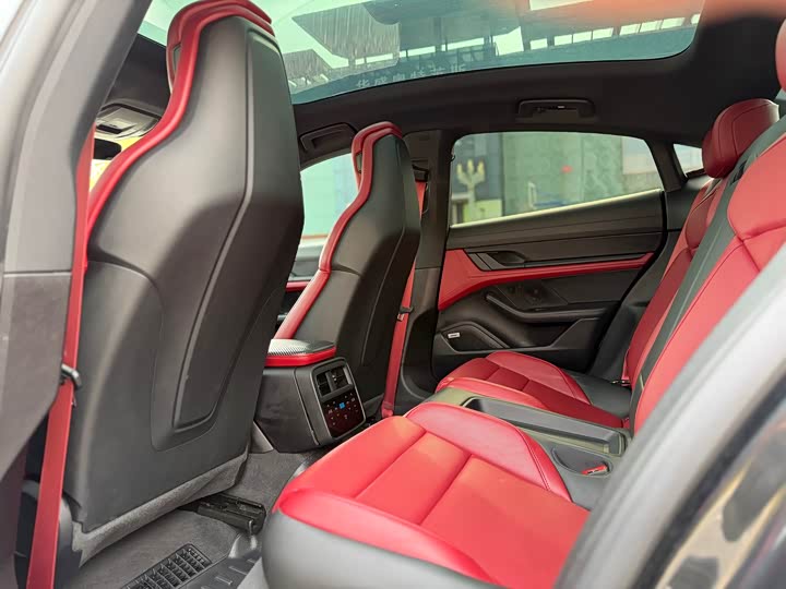 Фото 15 - Porsche Taycan