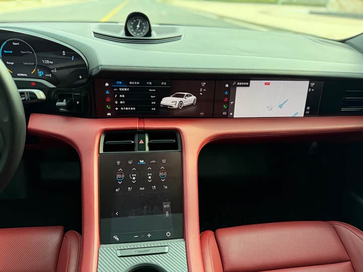 Фото 18 - Porsche Taycan