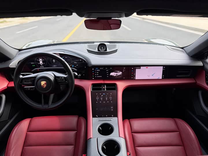 Фото 19 - Porsche Taycan