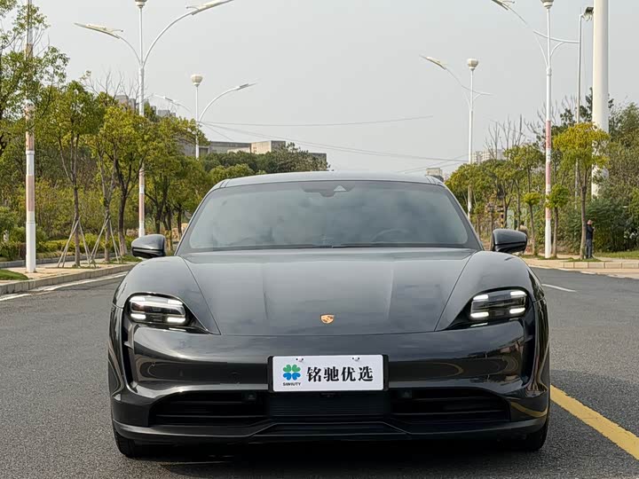 Фото 2 - Porsche Taycan