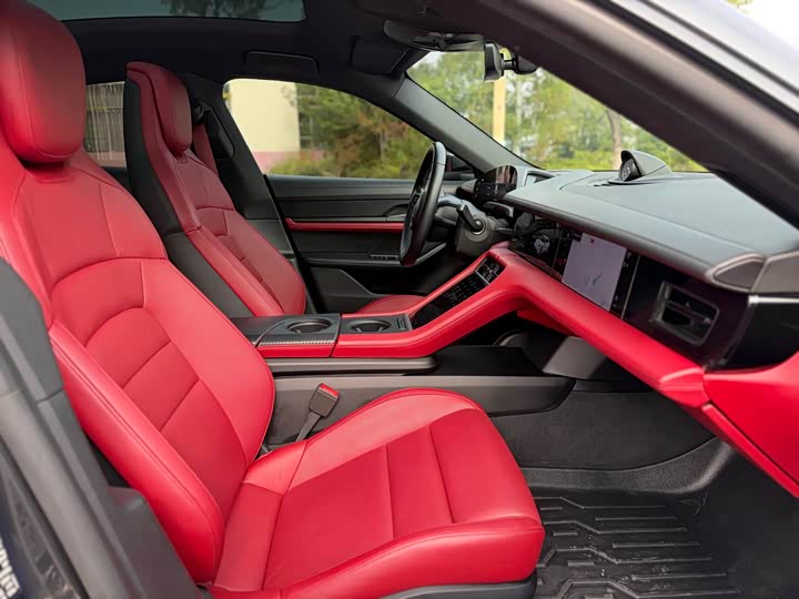 Фото 21 - Porsche Taycan