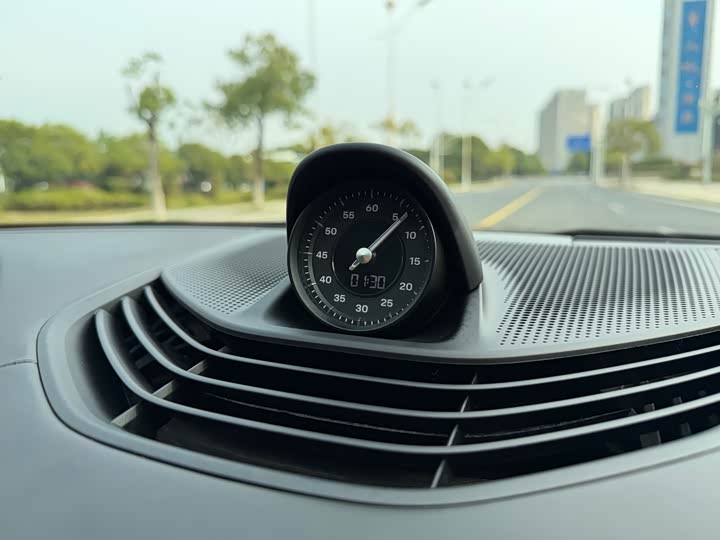 Фото 23 - Porsche Taycan