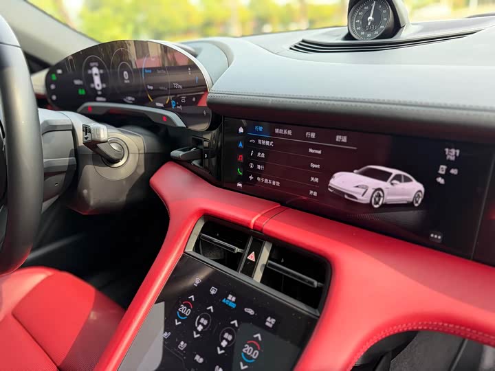 Фото 24 - Porsche Taycan