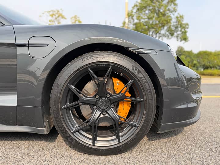 Фото 25 - Porsche Taycan