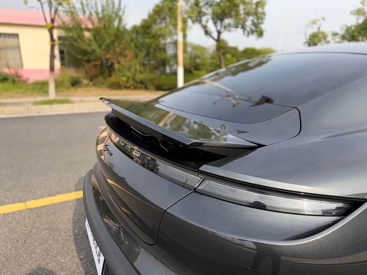 Фото 26 - Porsche Taycan