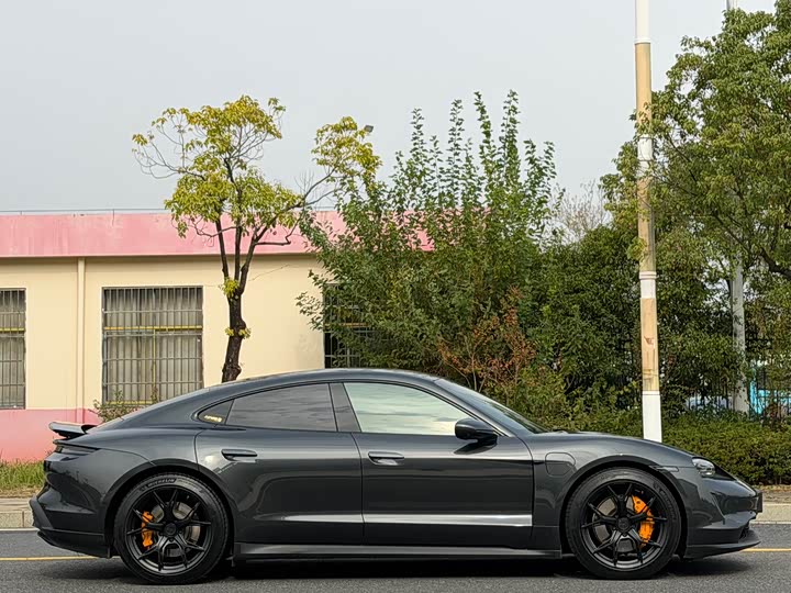 Фото 4 - Porsche Taycan