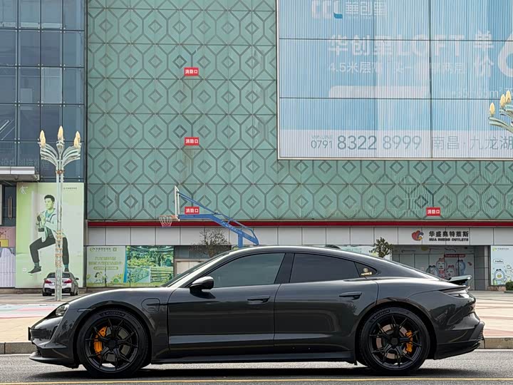 Фото 8 - Porsche Taycan