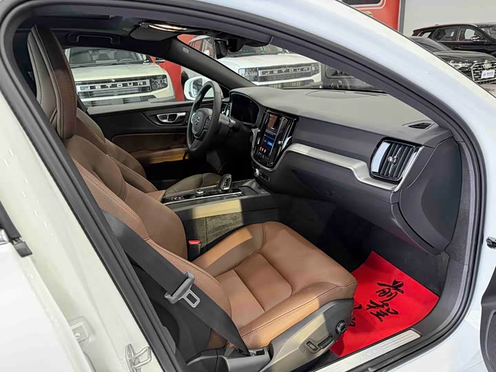 Фото 12 - Volvo S60