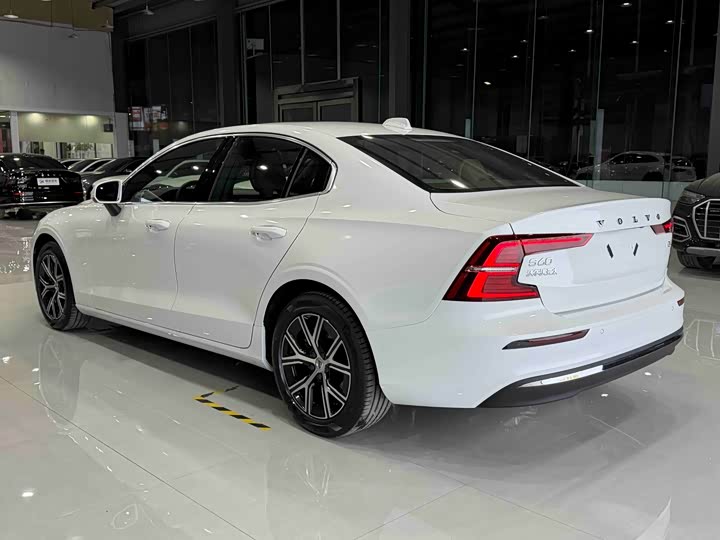 Фото 17 - Volvo S60