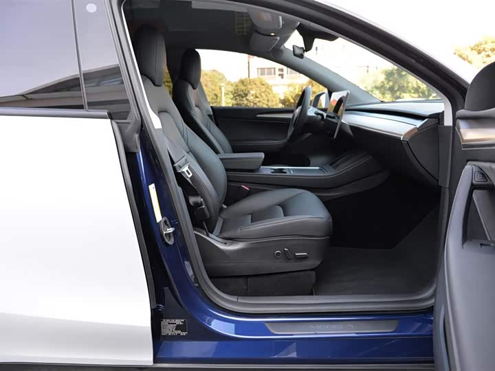 Фото 13 - Tesla Model Y