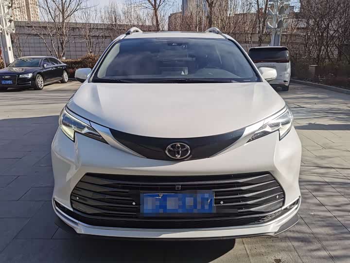 Фото 2 - Toyota Sienna