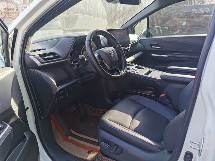 Фото 4 - Toyota Sienna