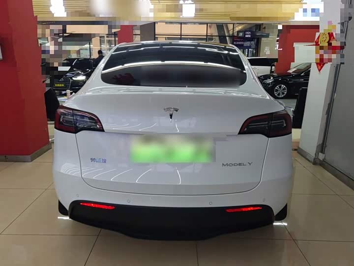 Фото 6 - Tesla Model Y