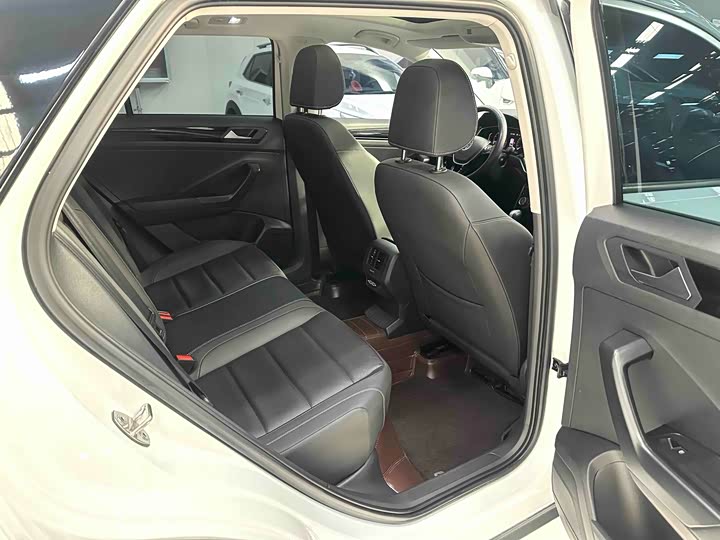 Фото 10 - Volkswagen T-Roc