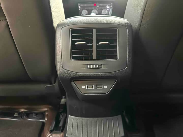 Фото 12 - Volkswagen T-Roc