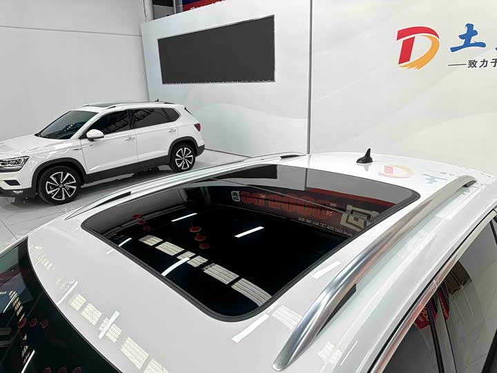 Фото 14 - Volkswagen T-Roc