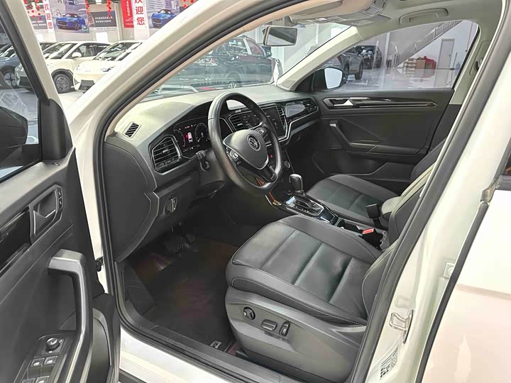 Фото 5 - Volkswagen T-Roc