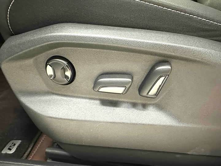 Фото 8 - Volkswagen T-Roc