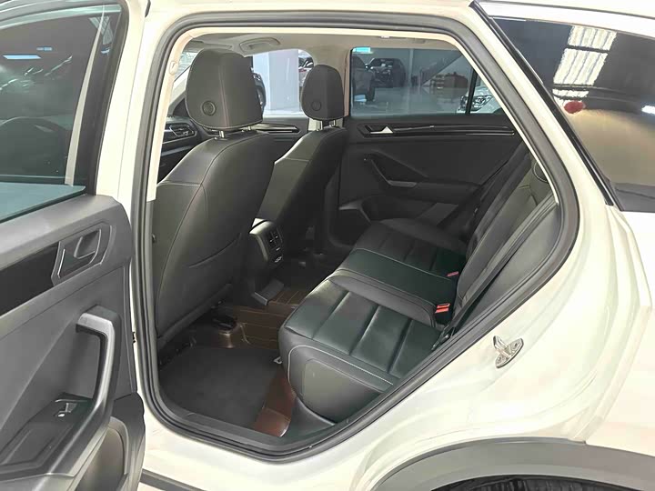 Фото 9 - Volkswagen T-Roc