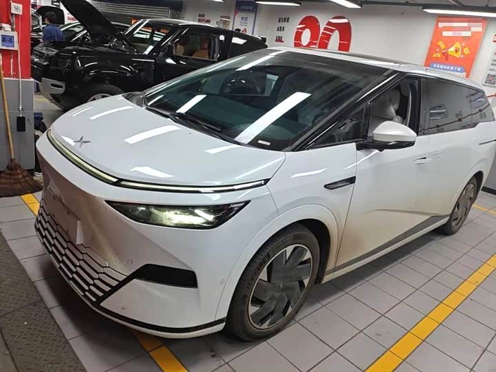 Фото 1 - XPeng X9