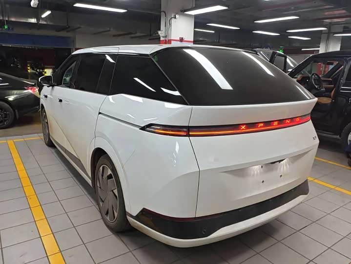 Фото 8 - XPeng X9