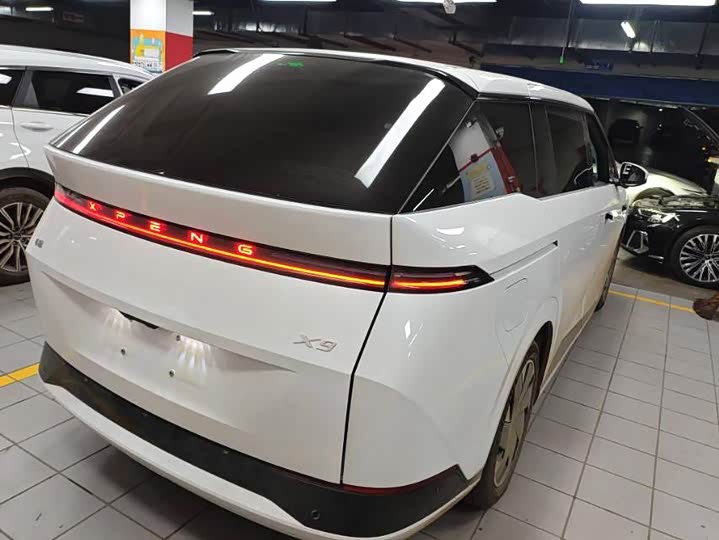 Фото 9 - XPeng X9