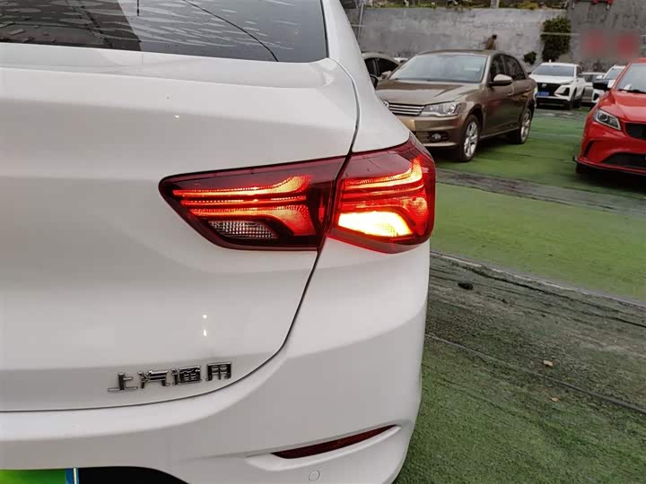 Фото 8 - Chevrolet Onix (Cavalier)