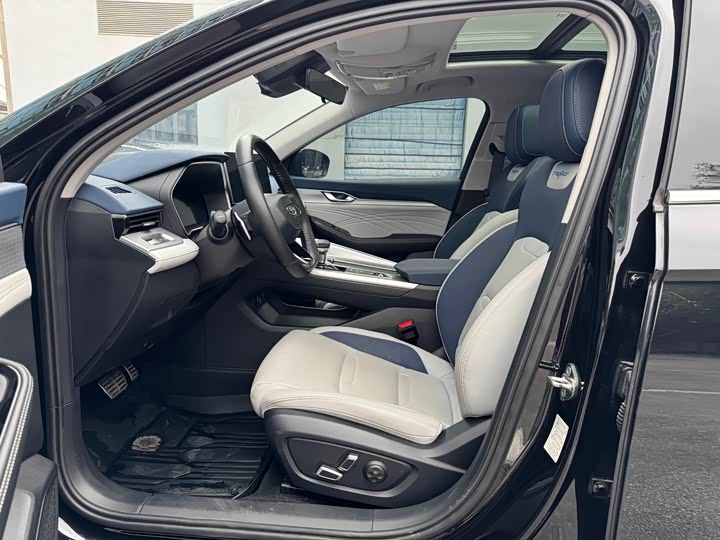 Фото 4 - Geely Preface