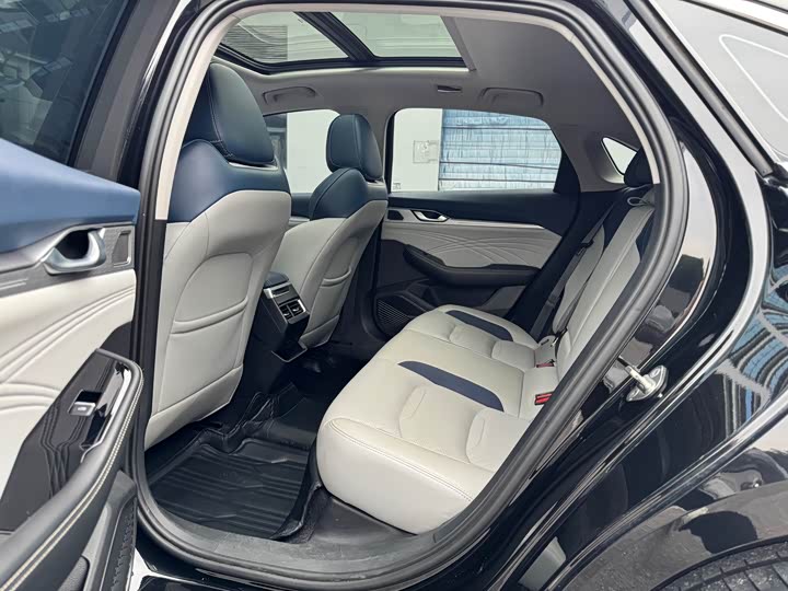 Фото 6 - Geely Preface