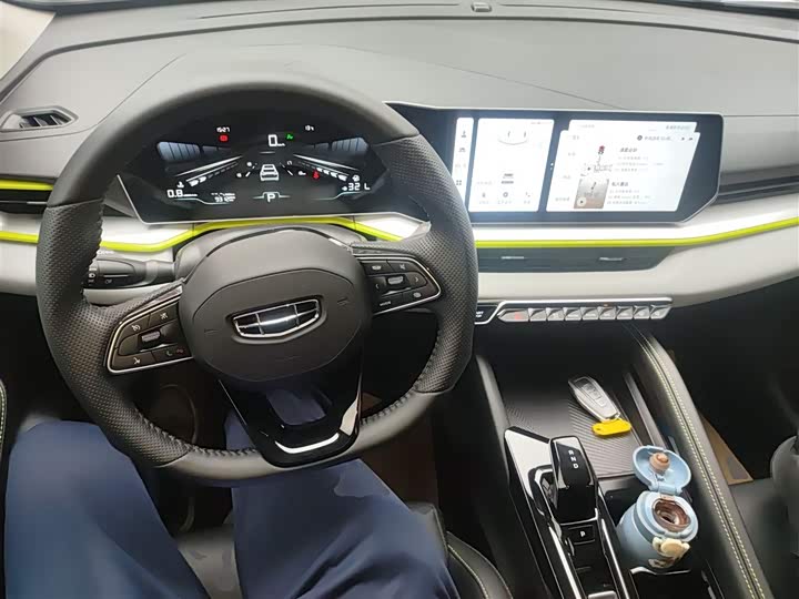 Фото 10 - Geely Coolray