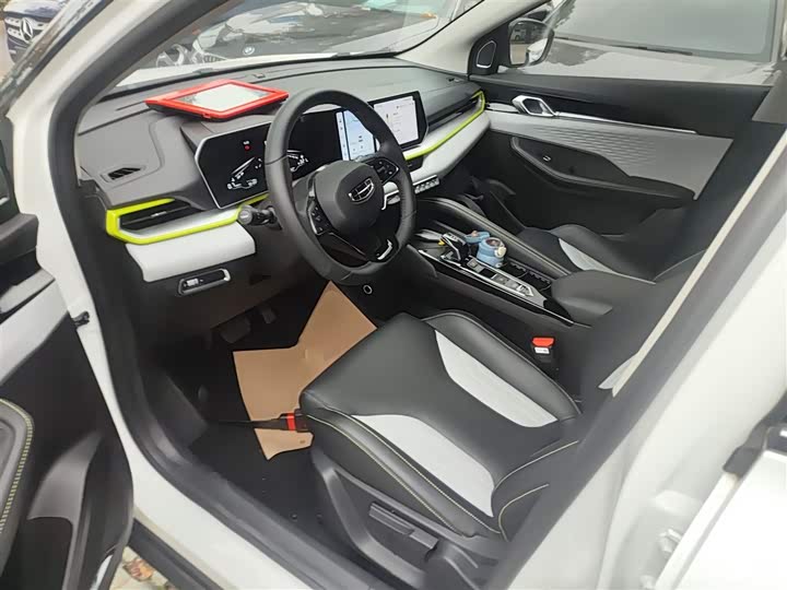 Фото 15 - Geely Coolray