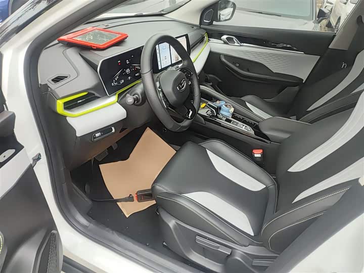 Фото 16 - Geely Coolray