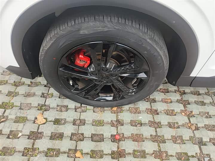 Фото 23 - Geely Coolray