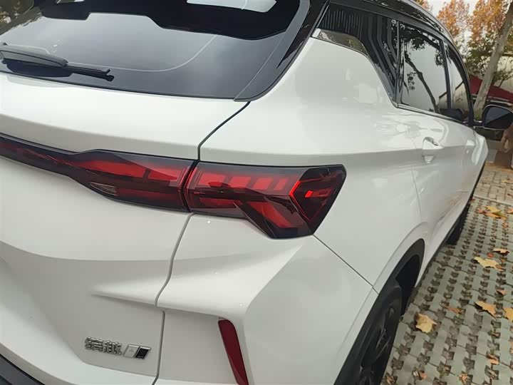 Фото 8 - Geely Coolray