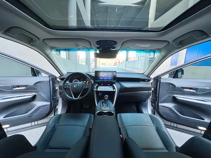 Фото 11 - Toyota Venza