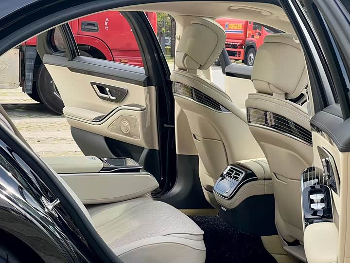 Фото 13 - Mercedes-Benz S-Class