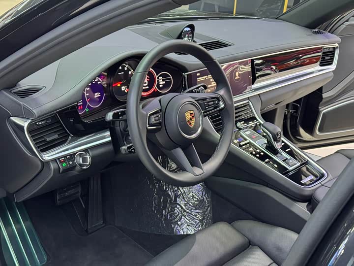 Фото 10 - Porsche Panamera