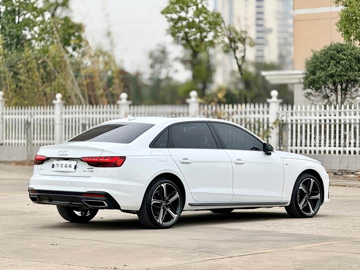 Фото 11 - Audi A4L