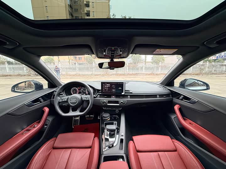 Фото 13 - Audi A4L