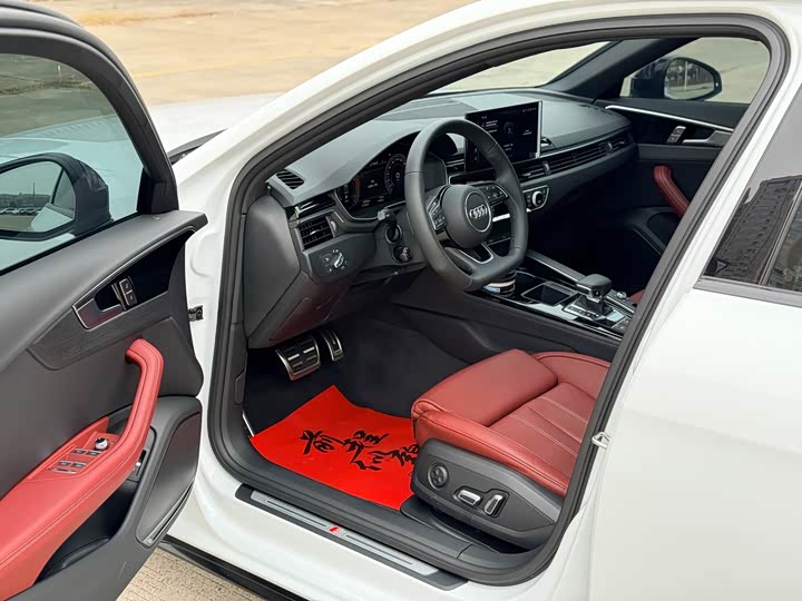 Фото 14 - Audi A4L