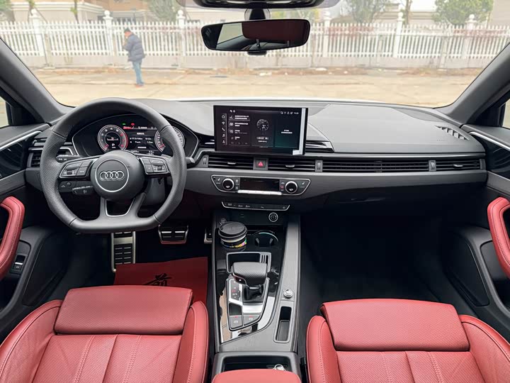 Фото 16 - Audi A4L